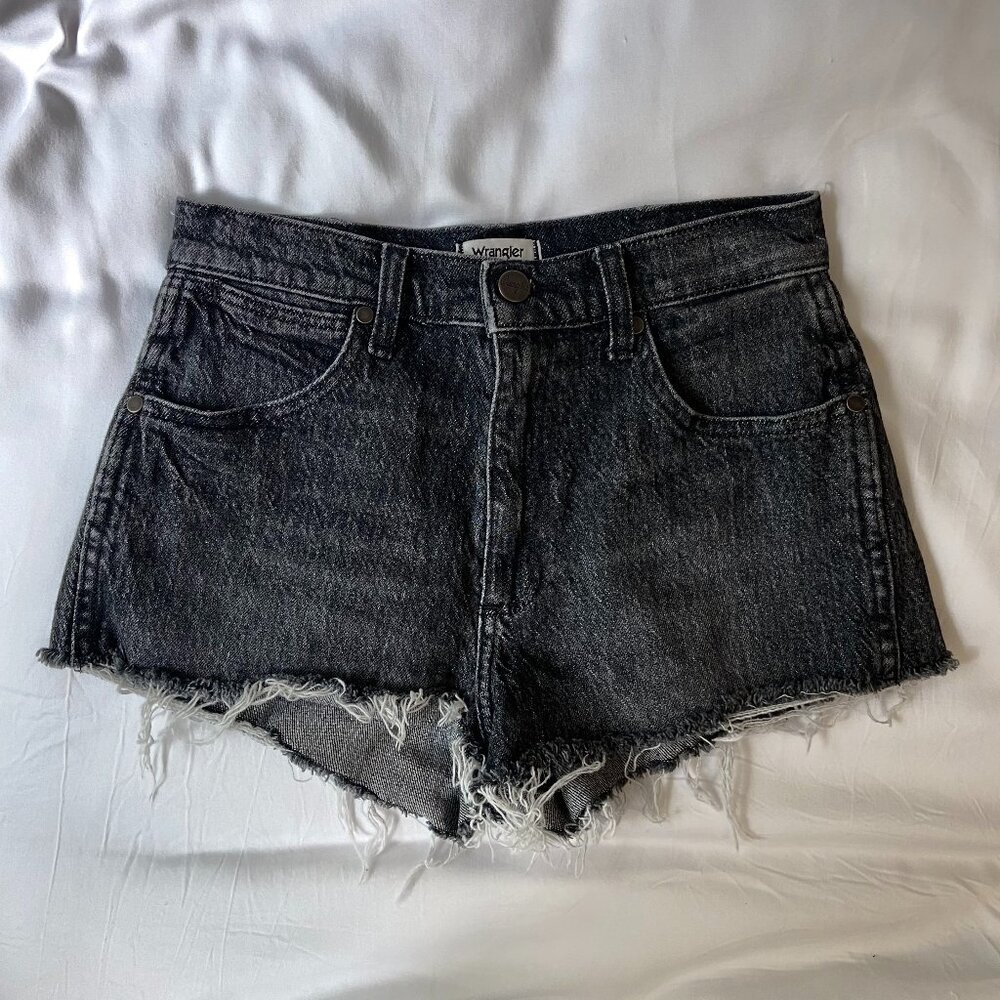 Wrangler high rise festival shorts in granite size 26